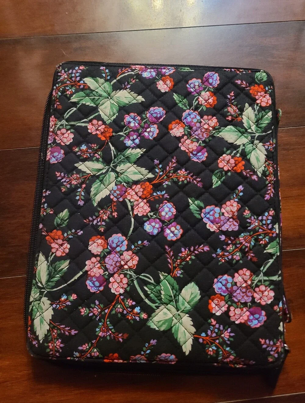 Vera Wang Tablet Case/ Organizer Quilted